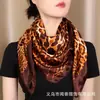 Lenço Quadrado de Alta Qualidade Estilo Francês 90cm com Estampa de Leopardo, Lenço de Seda Fashion Retrô, Lenço de Seda Sintética com Acabamento em Cetim, Lenço de Cabeça Tendência para Meninas Descoladas