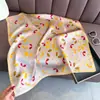 Bufanda de Seda Estampada Fresca Pequeña para Primavera y Verano Chal de Alta Gama Protección Solar Cuello Bufanda Cuadrada Pequeña Pañuelo para la Cabeza Bufanda para Mujer