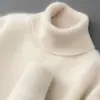 Suéter de punto de cuello alto para hombre, engrosado para otoño e invierno, nuevo estilo 2026, corte ajustado, capa interior cálida, tejido de punto de moda para hombre