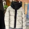 Jaqueta de Penas Unisex Clássica Guerreiro Preto com Capuz e Relevo da Marca m de Comércio Exterior de Ponta, Engrossada para Aquecimento, Casaco Moderno