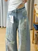 Denim vintage lavado estilo americano con un diseño casual de grafiti salpicado de tinta, con corte de pierna ancha y silueta de pierna recta, una nueva colección de otoño para mujer