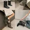 Botas de motocicleta negras, botas de montar de media pantorrilla para mujer, botas bootcut tachonadas otoño e invierno 2026, botas de tacón de bloque, botines de tacón alto