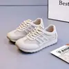 Zapatillas deportivas de malla alemanas populares en línea, zapatillas blancas para mujer, 2026 verano, huecas, transpirables, nuevas, versátiles, casuales, deportivas