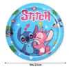 Decorações e artigos de festa de aniversário Lilo & Stitch com tema Star Wars em estoque, incluindo pratos de papel descartáveis e conjuntos de talheres.
