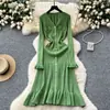 Vestido de Tricô Gola V com Design de Botão Único, Cintura Marcada, Barra Franzida, Vestido Longo Feminino Slim-Fit para o Dia a Dia