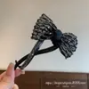 Pinza de clip retorcida con lazo de pedrería negra estilo coreano para mujer, llena de pedrería, elegante accesorio para el cabello de cola de caballo para la parte posterior de la cabeza
