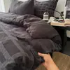 Conjunto de cama de quatro peças listrado de alta qualidade, grau A, extra-espesso, adequado para camas de solteiro ou casal, para estudantes em dormitórios, outono e inverno, conjunto de capa de edredom de três peças