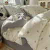 Categoría a Maternidad e Infancia Grado Pequeño Fresco Cama Juego de Cuatro Piezas Dormitorio de Estudiante Juego de Tres Piezas Estilo Ins Funda de Edredón Simple de Algodón Lavado Sábana