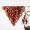 Nueva Serie del Elefantito Bufanda Cuadrada Pequeña Estampada Protección Solar Envoltura para el Cuello Bufanda de Seda Artificial Bufanda de Seda Pañuelo para la Cabeza Bufanda Bufanda Cuadrada Tacto de Alta Gama