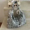 Bolso de hombro versátil de moda transfronterizo con estampado de leopardo, bolso de axila de gran capacidad, diseño de nicho, bolso de mano versátil para el día a día