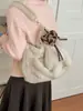 Popular bolsa de peluche Yuezilong para mujer, bolso tote de gran capacidad, bolso cubo peludo de moda 2026, bolso de hombro para el día a día urbano