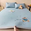 Nuevo producto de verano: Esterilla de cama bordada con diseño de oso lindo, tipo parche de frijol de hielo de polietileno PE Clase A, esterilla de cama refrigerante, disponible para venta transfronteriza