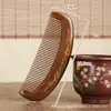 Pente de Massagem para Terapia Capilar Multifuncional Raspagem Couro Cabeludo Dentes Largos Tendão de Sândalo Verde Ouro Seda Atacado