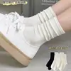 Almacén Frontal del Rayo Aa Calcetines Meituan Cómodos y Sencillos Versátiles de Color Puro Negro y Blanco Empaquetados Individualmente