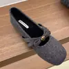 Sapatos Mary Jane versáteis femininos com aumento interno de altura, laço de lã retrô de outono, novo design de camélia com bico quadrado 2026