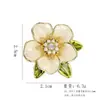Elegante Broche Pequeño de Gardenia con Goteo de Aceite y Perlas, Sensación de Gama Alta de Nicho, Pin de Solapa para Trajes, Broche Elegante de Estilo Femenino