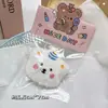 Pequeños regalos de fiesta empaquetados individualmente, lindos colgantes de peluche, muñecos de dibujos animados, muñecos para lanzar en bodas, recuerdos de fiesta y decoraciones colgantes