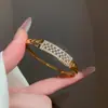 Pulsera con cierre de zirconita geométrica cuadrada ultra brillante chapada en oro real de 18 quilates, sensación de lujo ligero de alta gama, joyería versátil para mujer