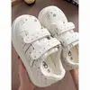Lindo diseño de gatito bordado, zapatillas blancas para mujer con correas de velcro, nueva colección de otoño 2026, transpirables, antideslizantes y de suela gruesa, calzado deportivo