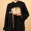 Bolsa Caixa Novo Estilo Pequena Bolsa de Maquiagem com Corrente Estilo Chanel Versátil Envelope Vermelho Pequena Bola Dourada Ombro Único Transversal Couro Bolsa Feminina