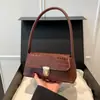 Bolsa de Ombro Feminina 2025 Nova Tendência Estilo Coreano Francês Cor Sólida Patchwork Padrão Crocodilo Fashionável Suave Sob o Braço