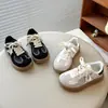 Zapatillas de entrenamiento alemanas de primavera para niños, nuevo modelo 2026, zapatillas de moda para niñas, versión coreana de zapatillas blancas con lentejuelas de estrella, zapatillas deportivas de moda