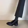 Mocassins retrô estilosos 2026 outono e inverno bico redondo slip-on com velcro, versátil para o trabalho, salto grosso, sapatos de couro estilo britânico
