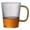 Venta al por mayor de fábrica vaso de agua de vidrio de grano vertical taza para té de burbujas para el hogar taza de café con vaso de rayas de leche de vidrio rojo de internet