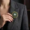 Broche de Flor de Diamante Completo Retro Creativo Europeo y Americano Transfronterizo Accesorios de Vestido de Alta Gama Broche Fijo Antiexposición para Mujer