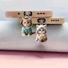 Conjunto Charmoso de Pato Cantante Duas Peças Plano Desenho Animado Novo Plug de Poeira para Celular Amazon Aniversário Acrílico