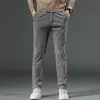 Calça Casual de Veludo Cotelê Outono e Inverno Masculina Slim Fit Reta Tubo Listrada para Homens de Meia-Idade Roupas de Negócios Calça Longa Tendência de Inverno para Pais