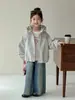 Ropa exterior de otoño para niñas 2026 nuevo y elegante cortavientos con capucha para bebés, chaqueta de primavera y otoño para niños con bloques de color