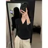 Elegante camiseta base de punto con cuello en V retorcido para mujer, chic y única para otoño e invierno, top ajustado y favorecedor
