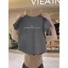 Nova Camiseta Casual de Manga Curta para Mulheres no Verão com Barra Curva, Caimento Normal nos Ombros, Estilo Curto Ajustado, Top Juvenil e Estiloso