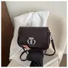 Bolsa Transversal Pequena Quadrada com Fivela Texturizada 2025 Retrô Casual Nova Moda para o Dia a Dia Feminina