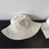 Produtos de Alta Qualidade! Chapéu Bucket Bordado Floral Estilo Leve de Luxo, Novo Chapéu Leve Respirável para Viagem com Proteção Solar para Mulheres