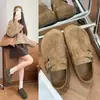 Mules versátiles sin cordones para mujer, lindos y originales, 2026 suela gruesa casual que aumenta la altura, nuevo estilo retro de otoño con punta dividida