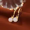 Brincos de Castelo com Zircônia Geométrica Banhados a Ouro Moda de Luxo Leve Brincos Estilo Corte de Jade Branco Hotan Brincos para Mulheres