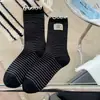 Calcetines de otoño e invierno a media pantorrilla con etiqueta de tela a rayas con volantes para mujer, calcetines apilados retro coreanos, calcetines de algodón para mujer, venta al por mayor para tiendas de Instagram