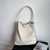 Bolso Tote Coreano de Nicho de Gran Capacidad para Mujer 2025 Otoño Nuevo de Moda Versátil Bolso de Hombro Bolso Cubo Cruzado