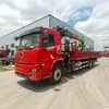 Grúa montada en camión Dongfeng de 12 toneladas con brazo recto para levantar y transportar materiales de construcción en proyectos de paisajismo