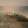 Anel Verde de Zircônia Levemente Luxuoso para Mulheres, Estilo Palaciano, Retrô, Anel Único para Dedo Indicador, Design de Nicho, Anel Aberto Ajustável