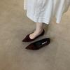Zapatos de Commuter Retro de Punta Fina con Tacón Grueso y Boca Baja para Mujer 2025 Otoño Nuevo Diseño Versátiles de Gamuza