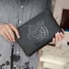 Bolsa de Embreagem Grande Capacidade Estilo Coreano PU Macio Nova Bolsa Envelope Preta Bolsa Social Masculina Tendência Bolsa de Garra para Meninos Bolsa de Embreagem