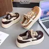 Zapatillas blancas de cuero genuino con punta redonda y suela gruesa para mujer, nueva colección otoño/invierno 2026, calzado deportivo casual versátil