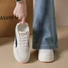 Zapatos blancos versátiles de cuero suave, ligeros y que aumentan la altura para mujer, suela gruesa, transpirables, casuales deportivos para estudiantes, nuevo modelo para otoño 2026