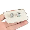 Nuevos pendientes de trébol de cuatro hojas frescos estilo coreano, elegantes pendientes cuadrados blancos, pendientes versátiles de alta gama para mujer