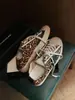 Sapatos casuais femininos super macios de lona desgastada com couro de vaca, novos sapatos casuais 2026, tênis com estampa de leopardo e estrela, sapatos versáteis "sujos" com cadarço