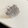 Pulseras y Anillos Europeos y Americanos de Flor de Metal Exagerada 2026 Nuevo Estilo Joyería de Lujo Ligero de Alta Gama Accesorios Elegantes de Moda para Mujer