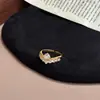 Anel Popular de Luxo Acessível e de Alta Gama Xiaohongshu com Coroa em Forma de V Design de Nicho Personalizado Brilhante Exquisito Anel Aberto
